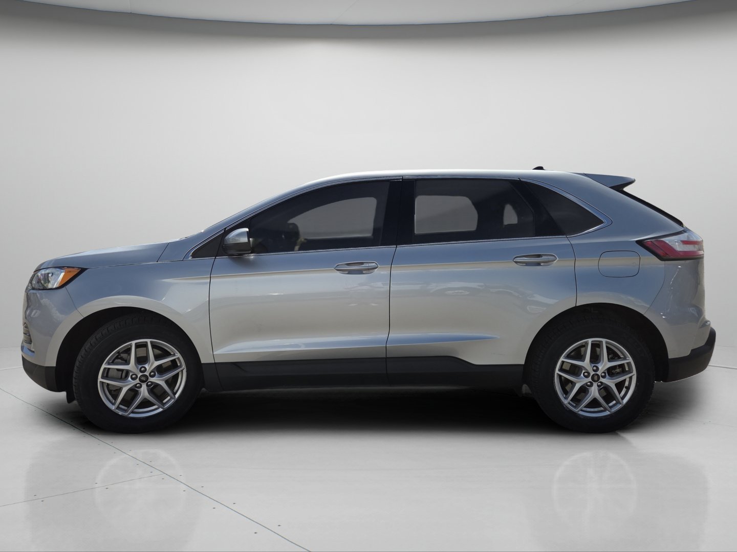 Used 2024 Silver Metallic Ford SEL image 19