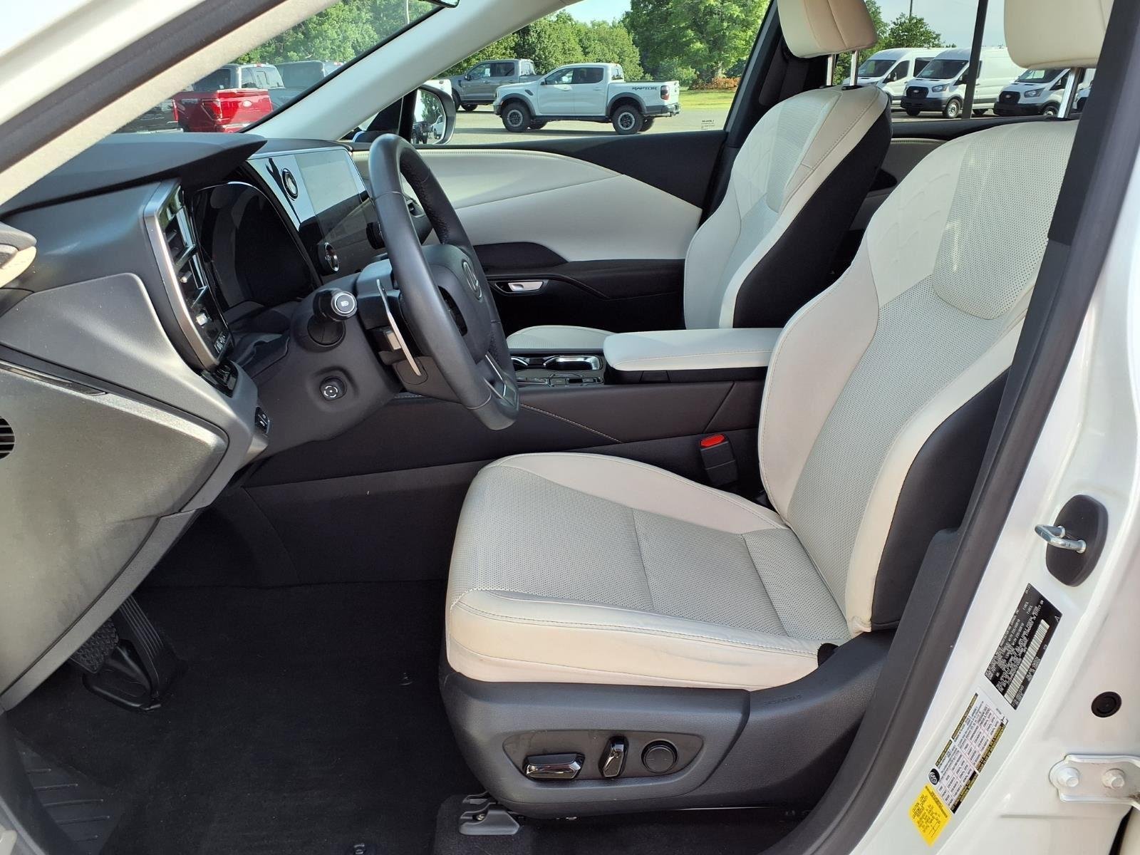 Used 2023 Eminent White Pearl Lexus RX 350 Luxury image 19
