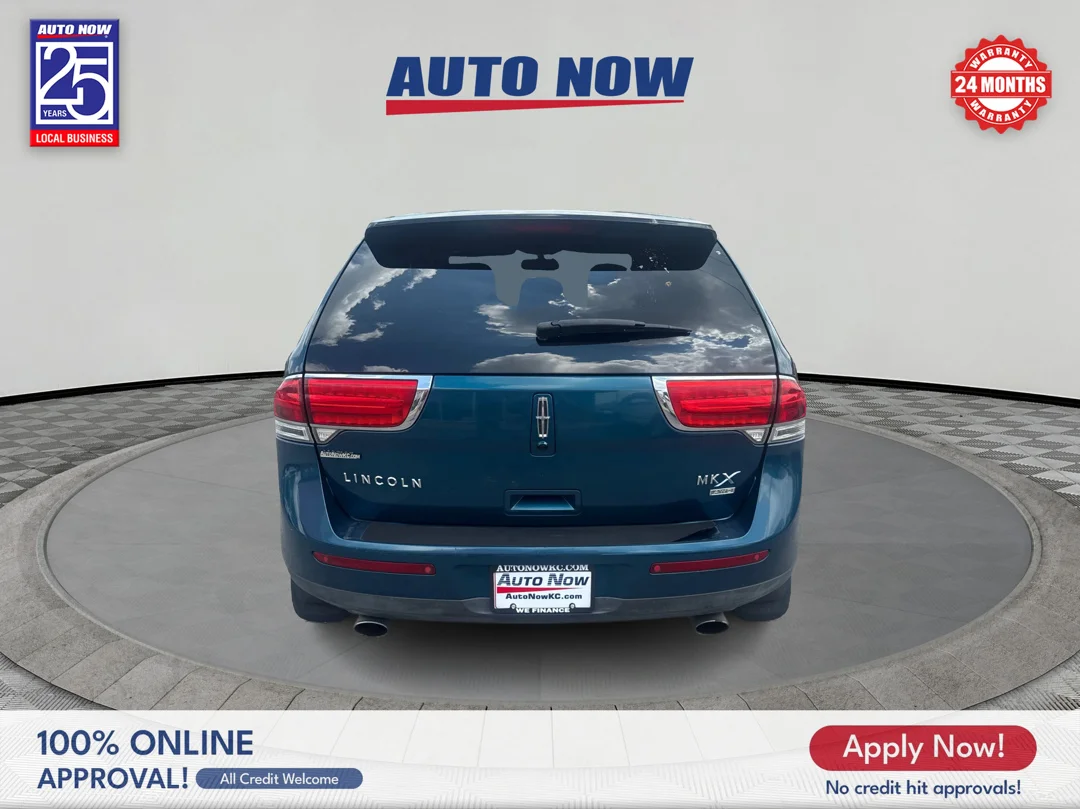 Used 2011 Dark Green Lincoln base image 8