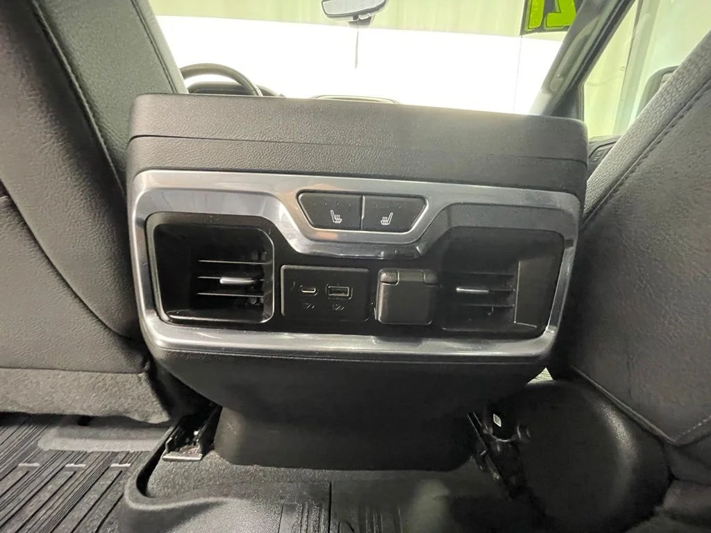 Used 2021 White GMC Denali image 14