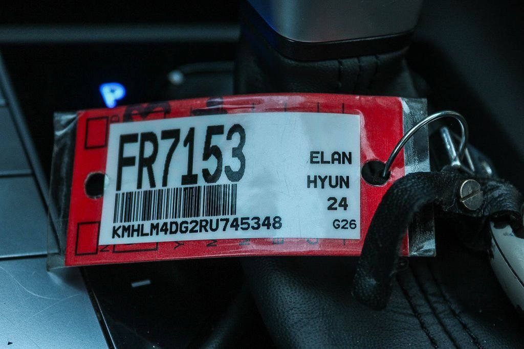 Used 2024 White Hyundai SEL image 29