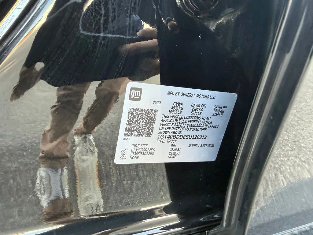 Used 2025 Black GMC 2X image 42