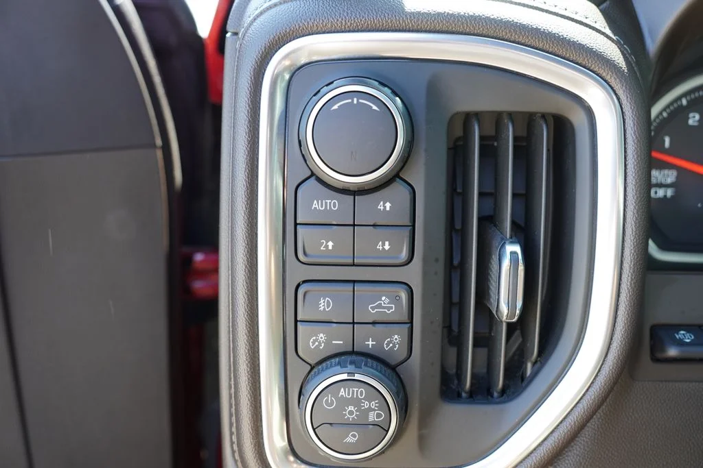 Used 2019 Cajun Red Tintcoat Chevrolet LTZ image 27