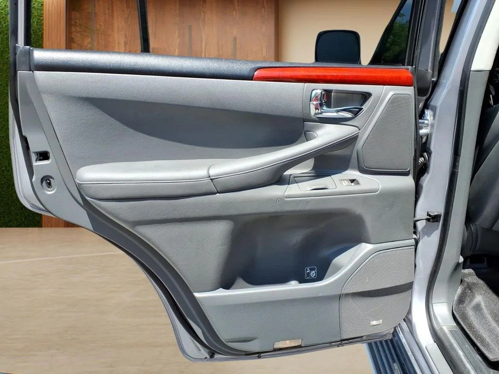 Used 2008  Lexus 570 image 28