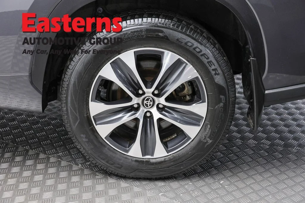 Used 2022 Gray Toyota XLE image 8