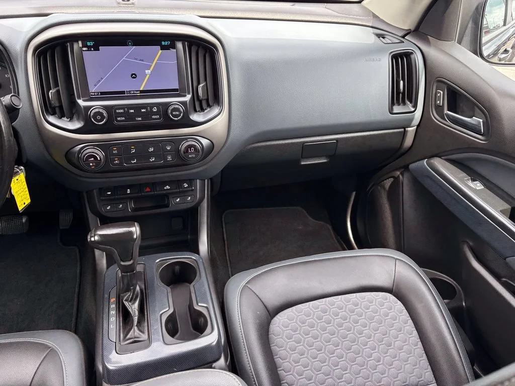 Used 2018 GRAPHITE METALLIC Chevrolet 2WD Z71 image 30
