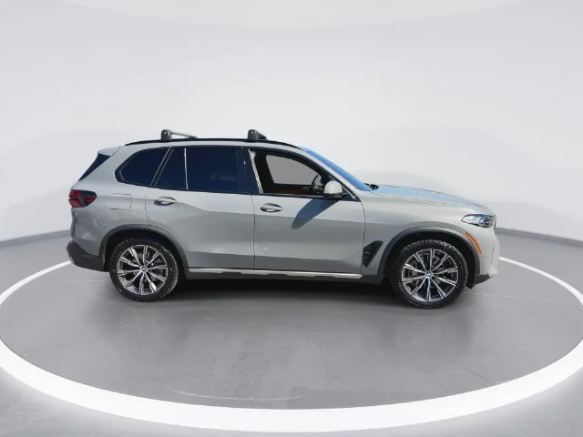 Used 2025  BMW xDrive40i image 9