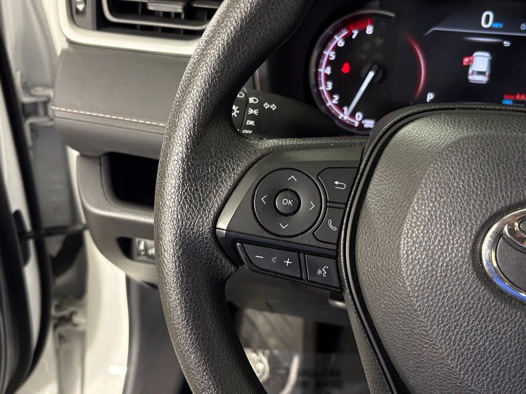 Used 2025 White Toyota LE image 18