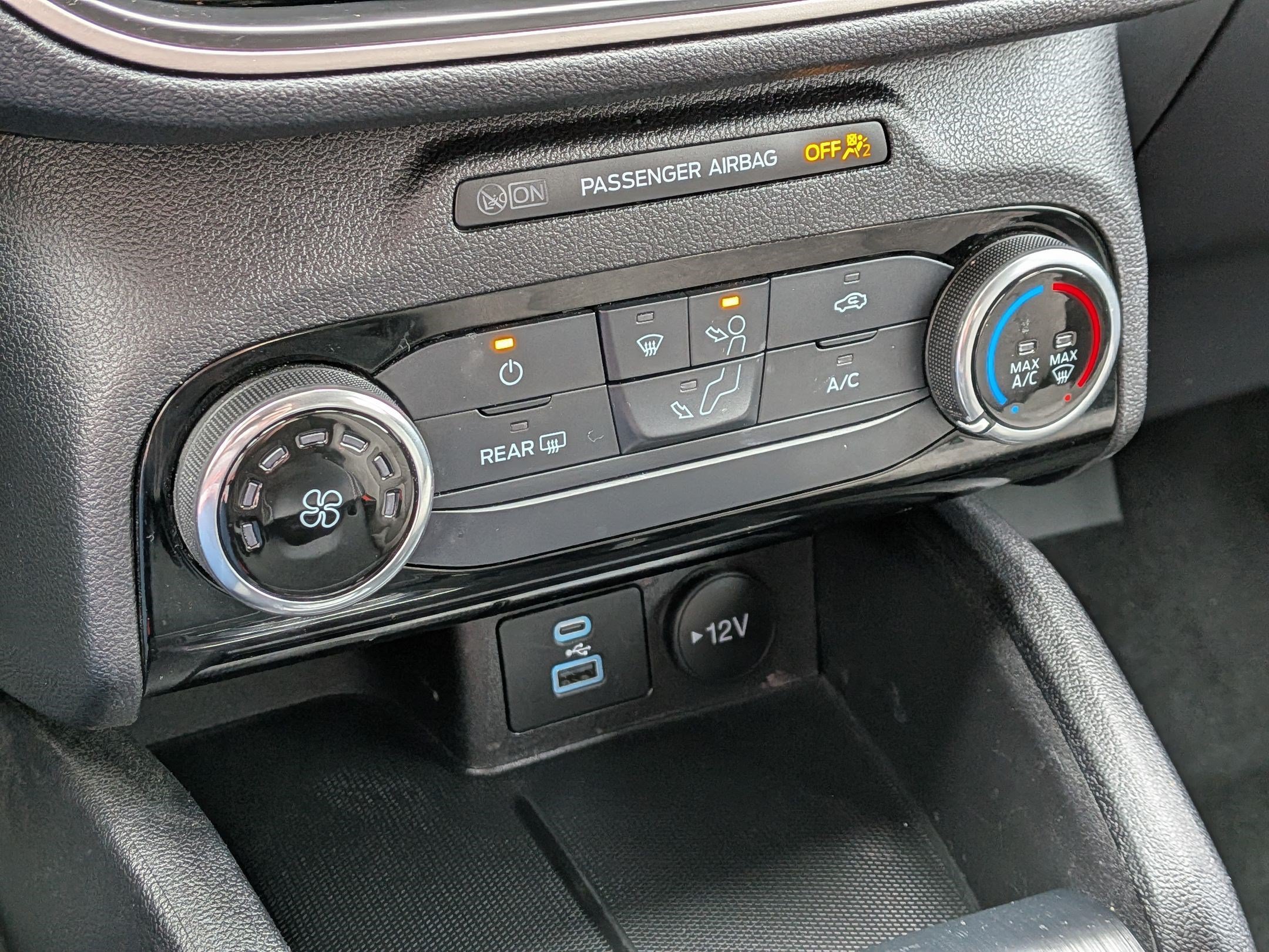 Used 2022 Oxford White Ford SE image 22