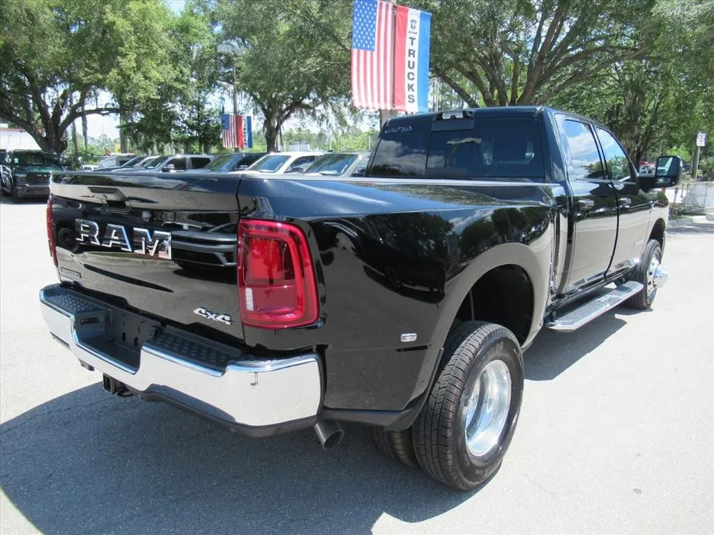 New 2026 Diamond Black Crystal Pearl-Coat Exterior Paint RAM Big Horn image 7