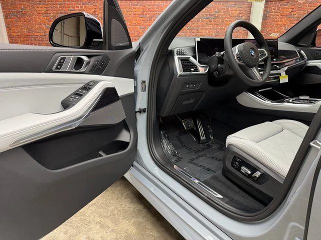 Used 2026 Gray BMW xDrive40i image 8