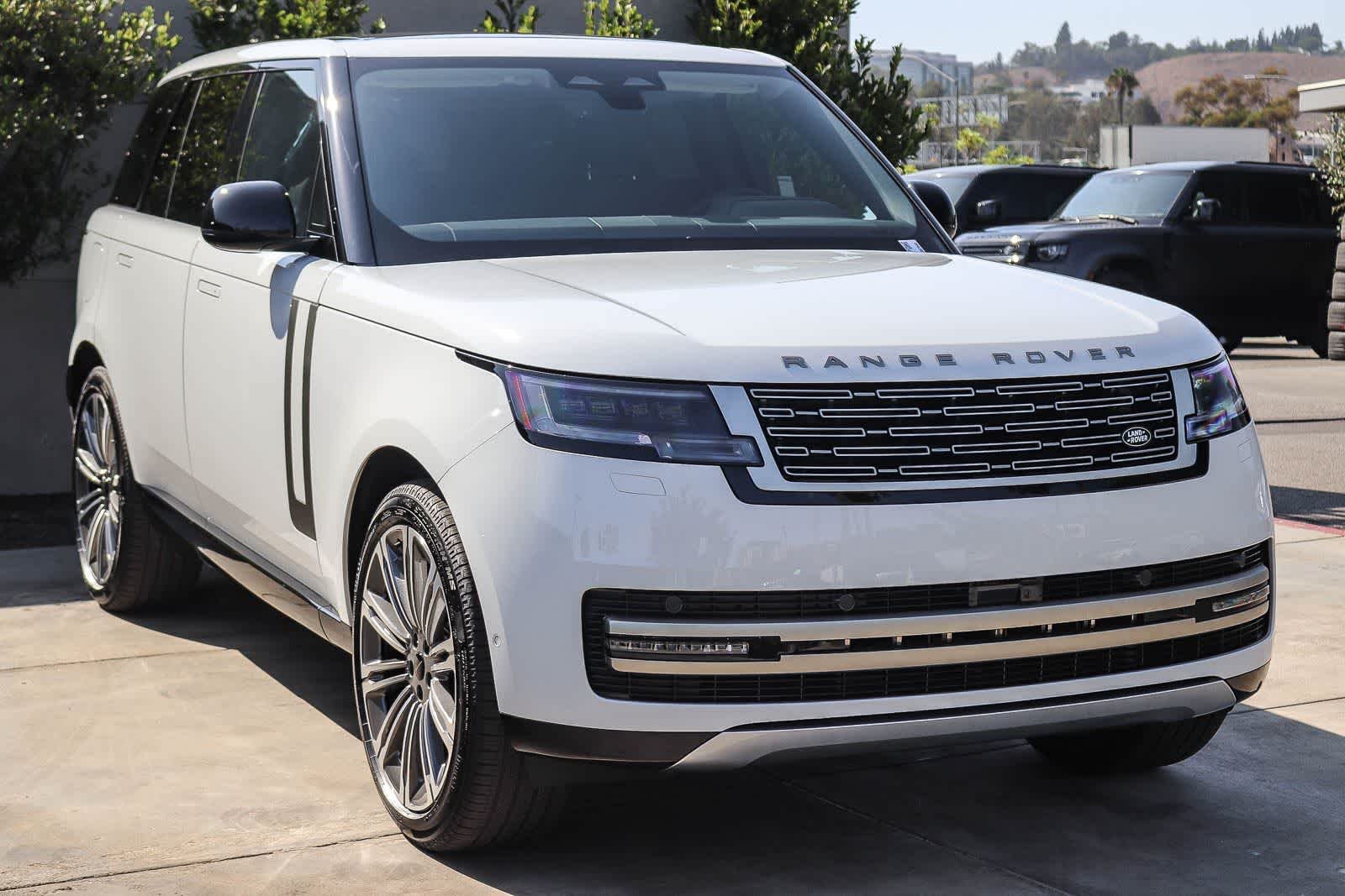 New 2026 Fuji White Land Rover SE image 3