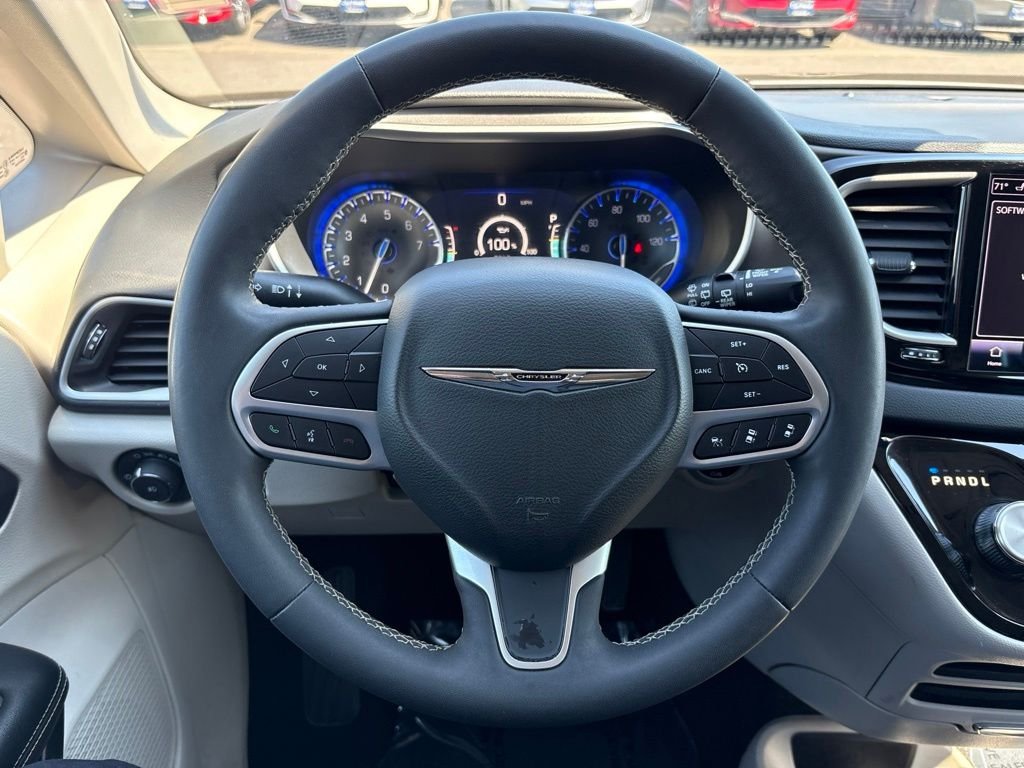 Used 2022 White Chrysler Touring L image 17