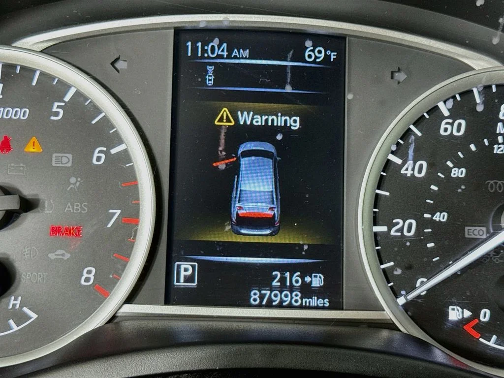 Used 2018 Red Nissan SR image 14