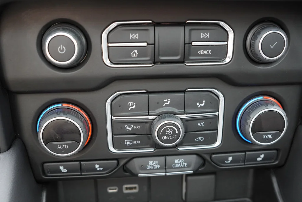 Used 2022 Summit White Chevrolet RST image 31