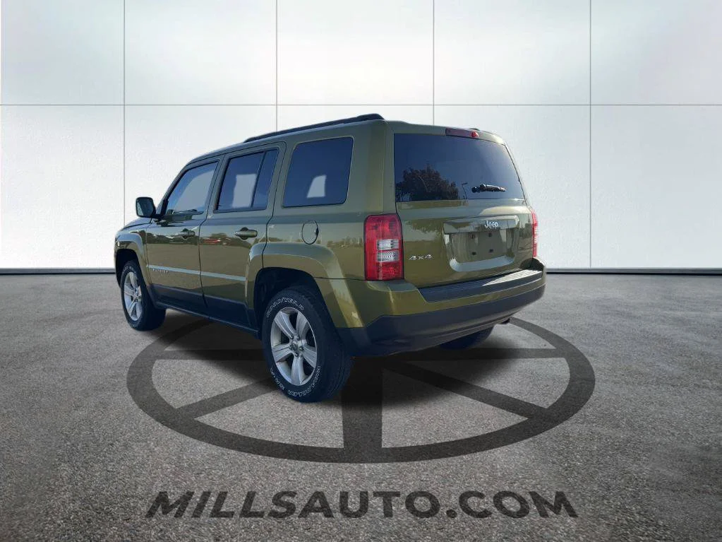 Used 2012  Jeep Sport image 3