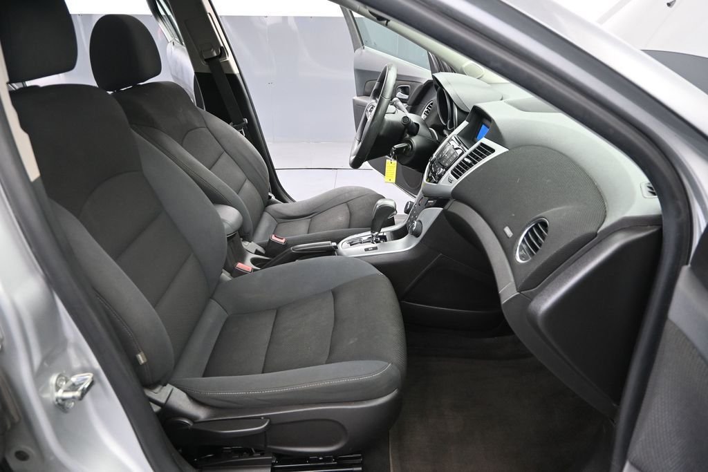 Used 2016 Silver Chevrolet 1LT image 25