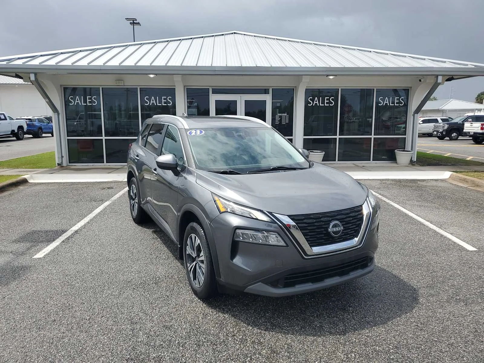 Used 2023 Gray Nissan SV image 8