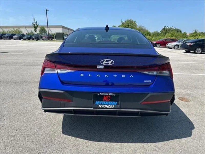 Used 2025 Intense Blue Hyundai SEL Sport image 4