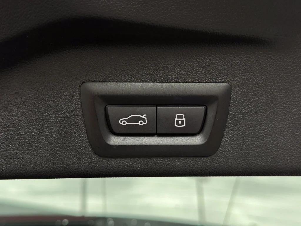 Used 2024  BMW sDrive40i image 13