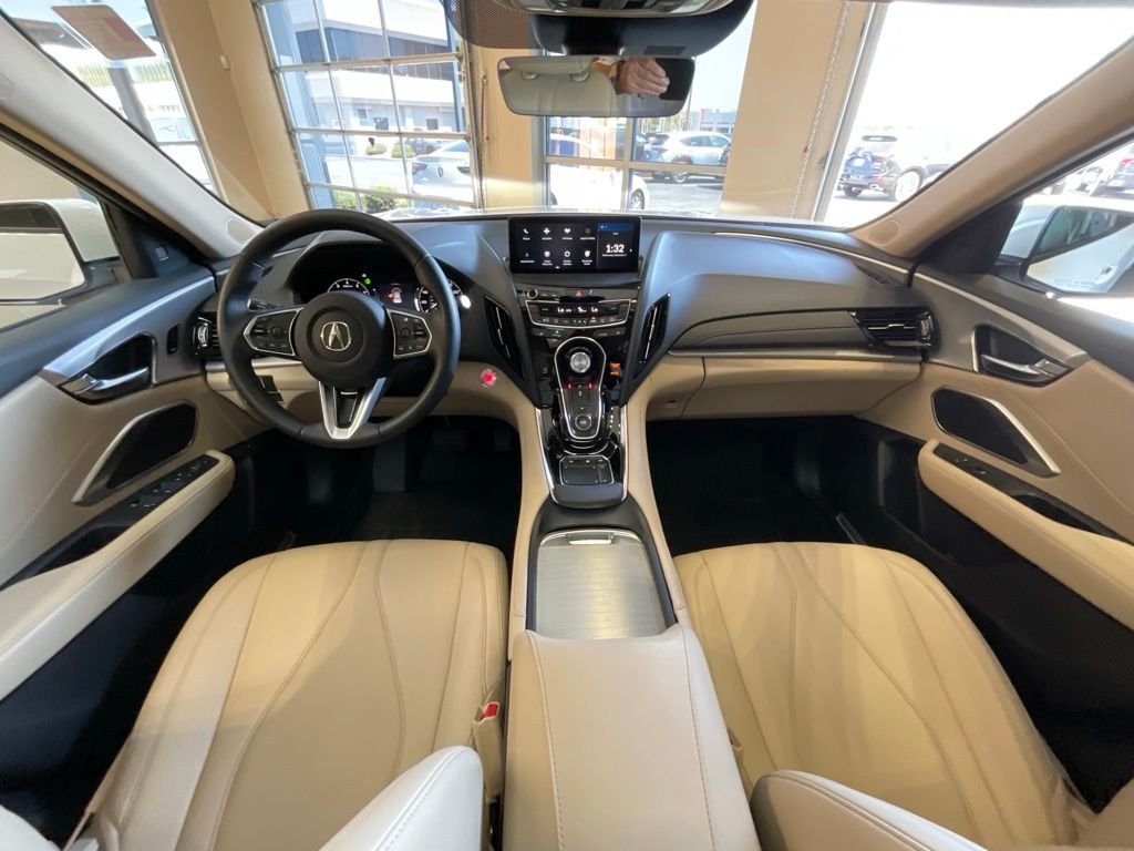 Used 2024  Acura Base image 9