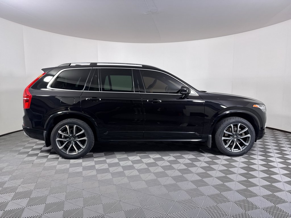 Used 2019 Onyx Black Metallic Volvo Momentum image 12