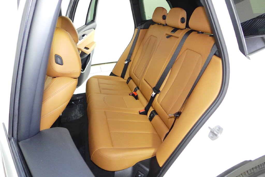 Used 2024 Alpine White BMW sDrive30i image 21