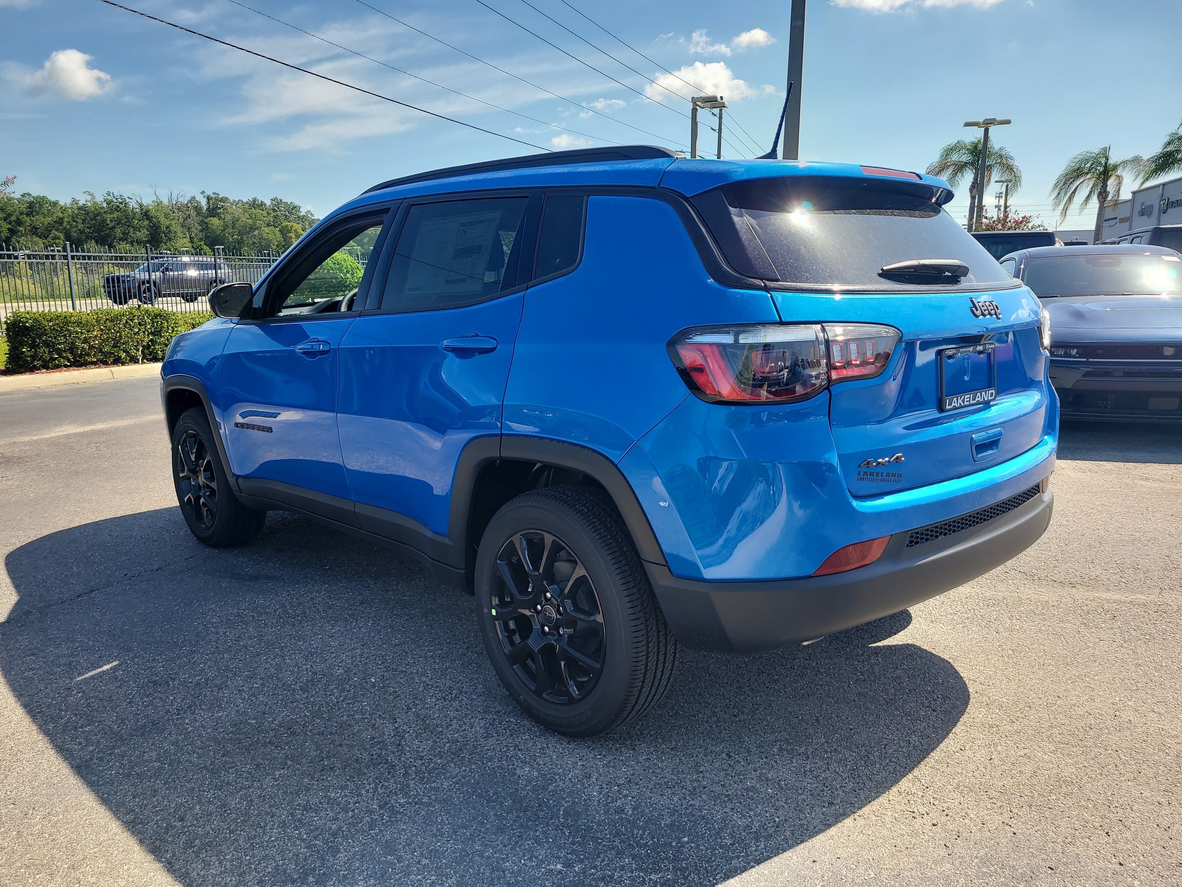 New 2026 Hydro Blue Pearl-Coat Exterior Paint Jeep Latitude Altitude image 8