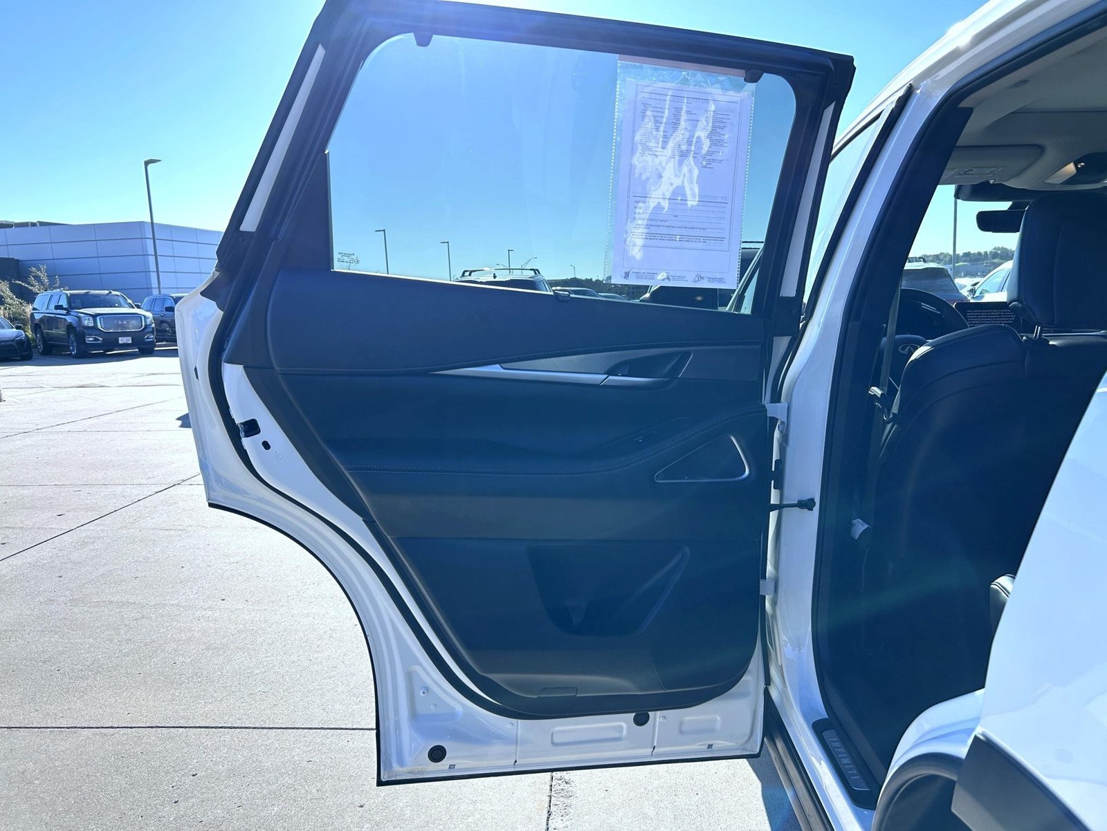Certified Used 2025 White INFINITI LUXE image 22