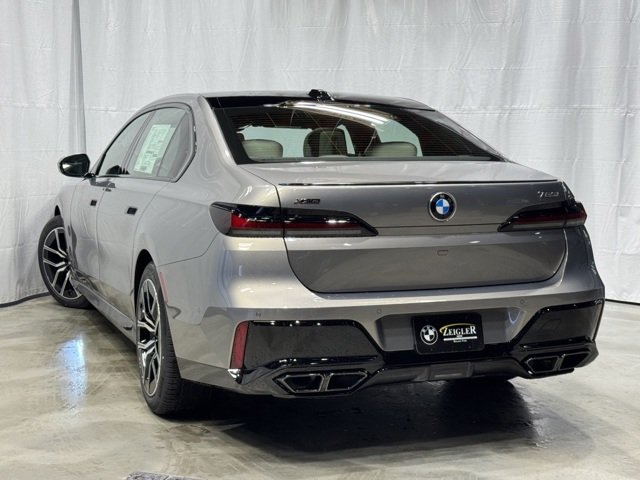 New 2026 Oxide Grey Metallic BMW 760i xDrive image 4