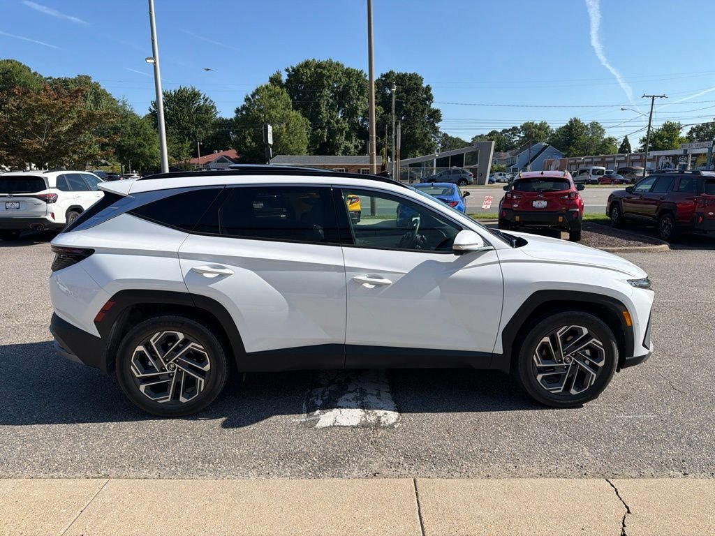Used 2025 White Hyundai Limited image 5