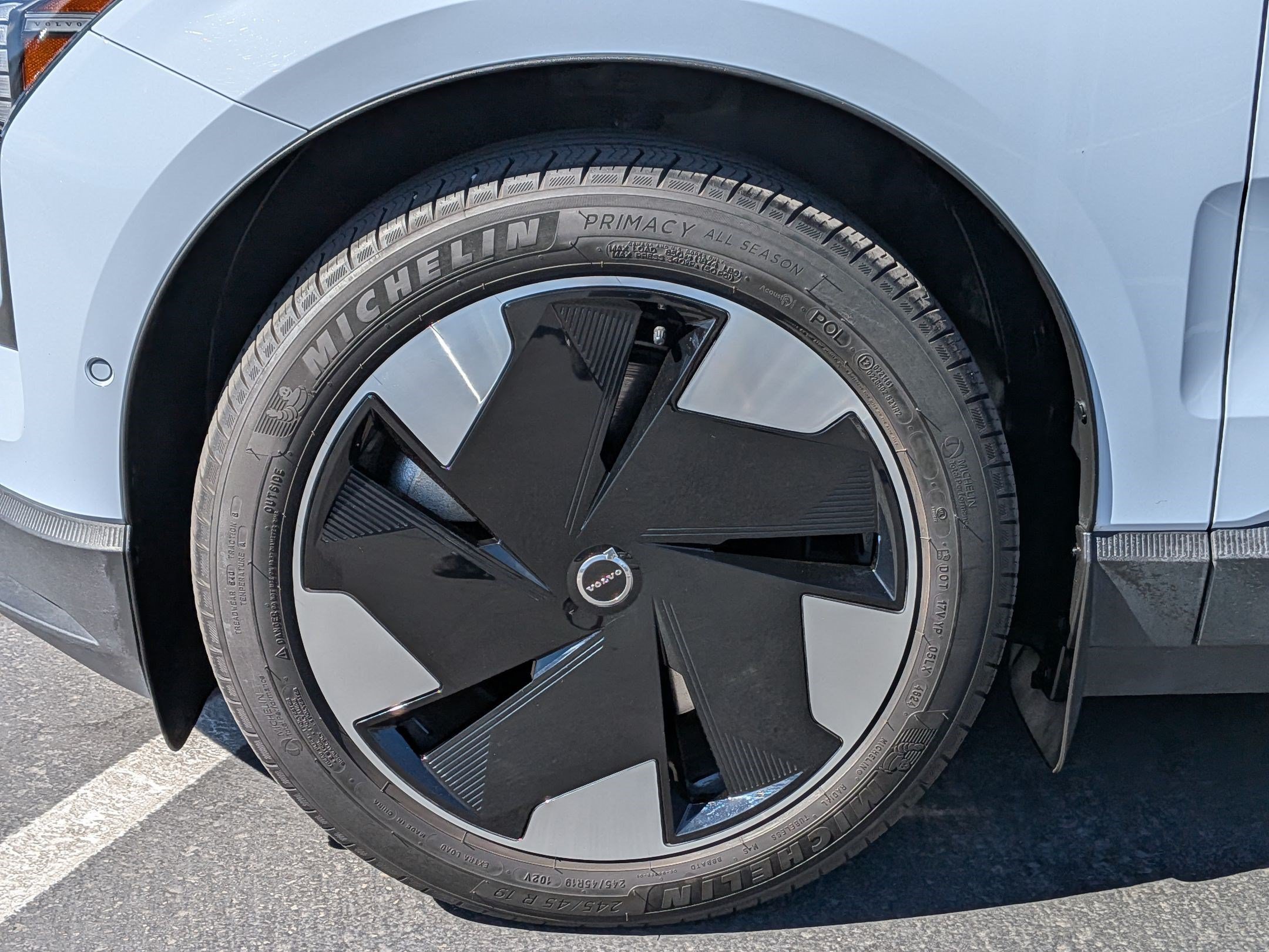 Certified Used 2025 Cloud Volvo Ultra image 11