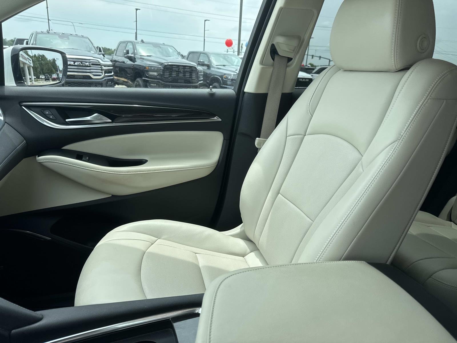 Used 2022 White Frost Tricoat Buick Premium image 15