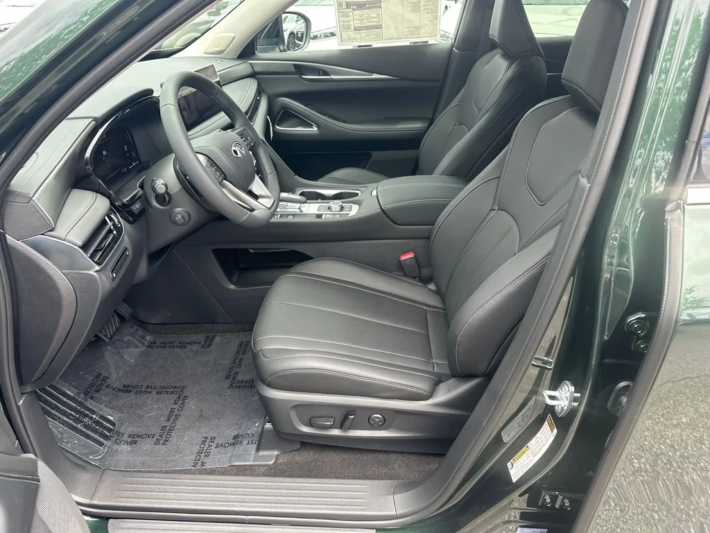 New 2027 DEEP EMERALD INFINITI Luxe FWD image 9