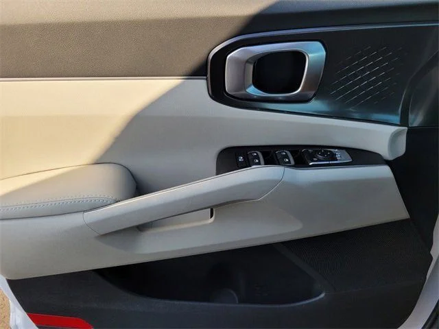 2025 Kia Sorento S - Photo 13