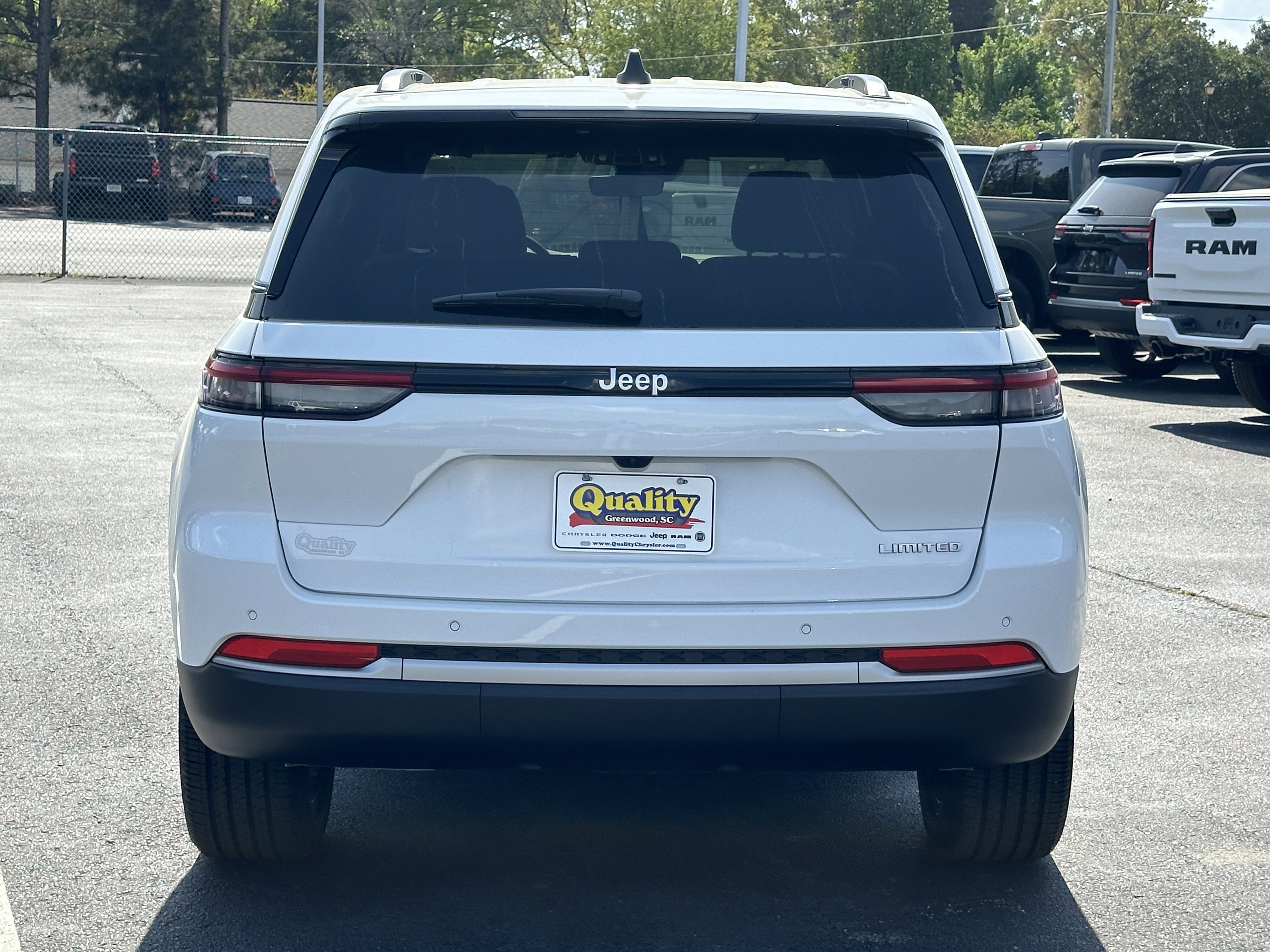 New 2026 Bright White Clear-Coat Exterior Paint Jeep Limited image 7