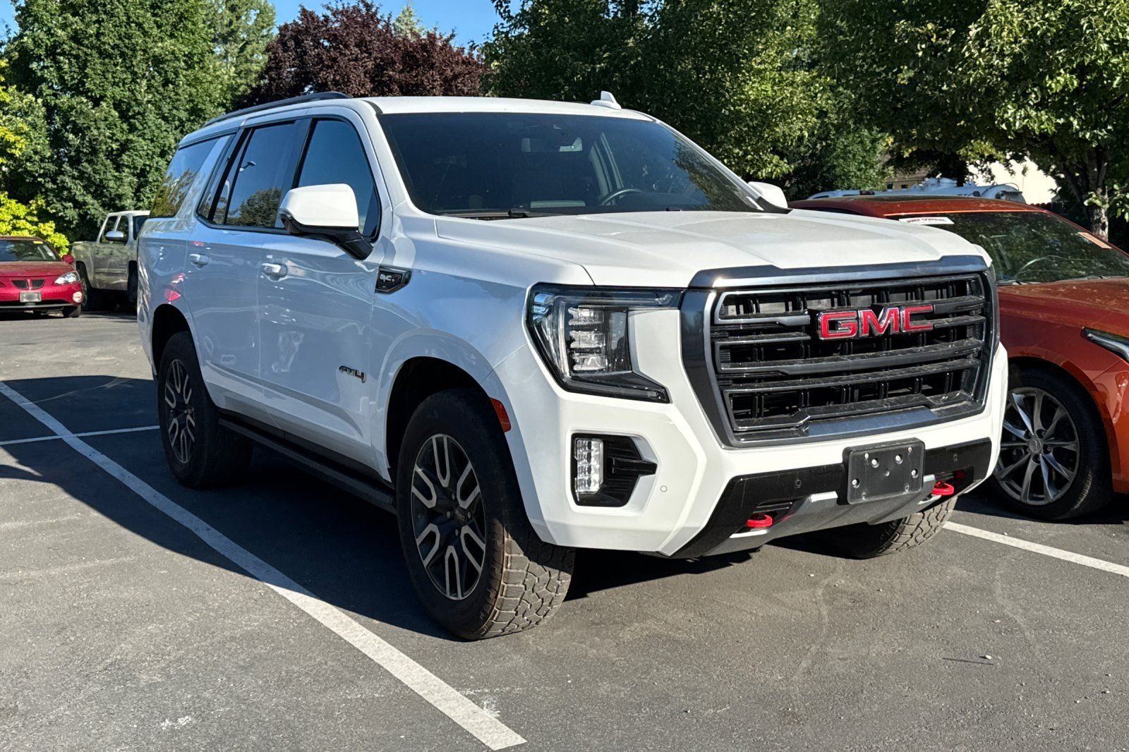 Used 2022 White GMC AT4 image 2