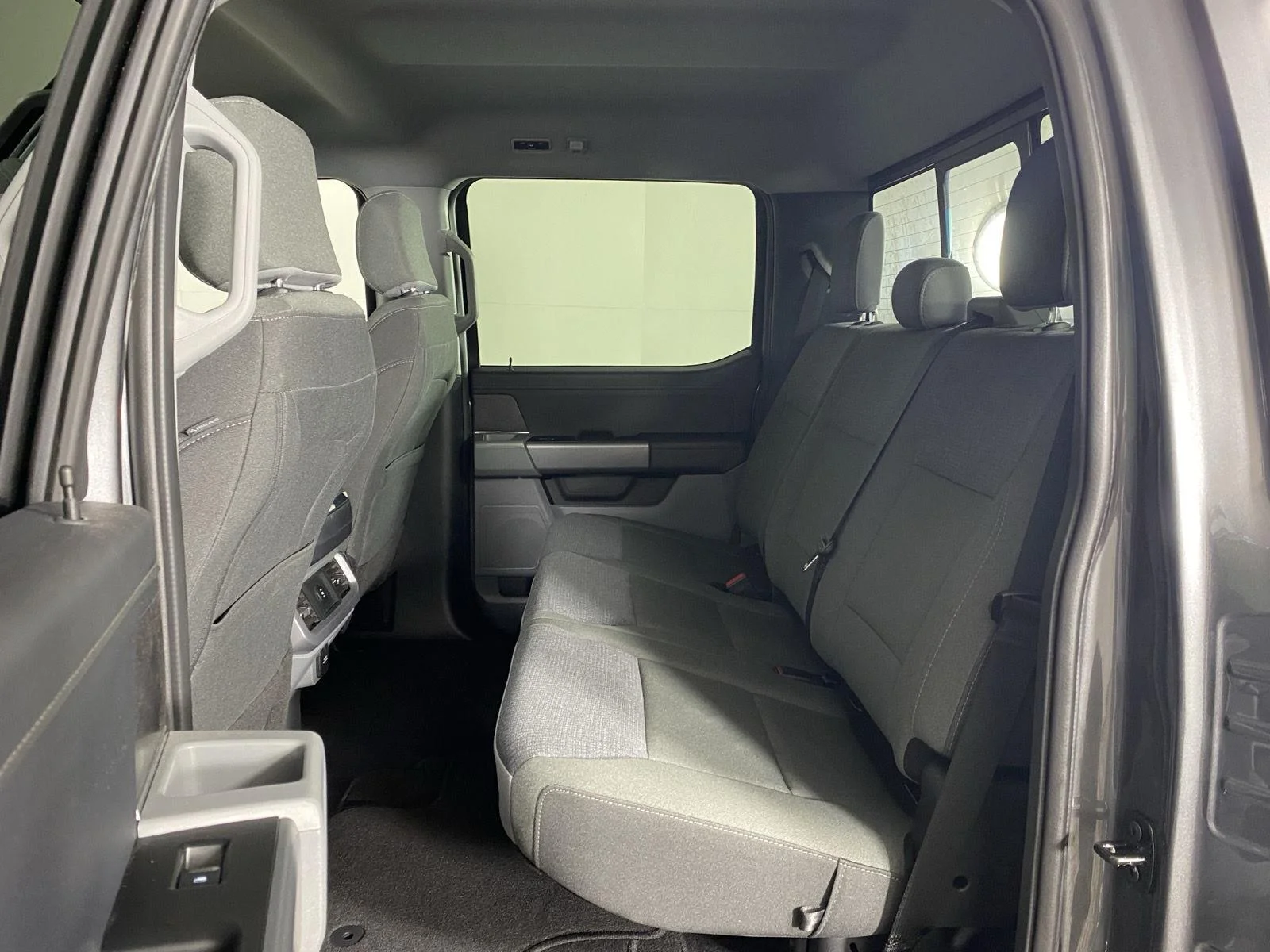 New 2026 Carbonized Gray Metallic Ford XLT image 22