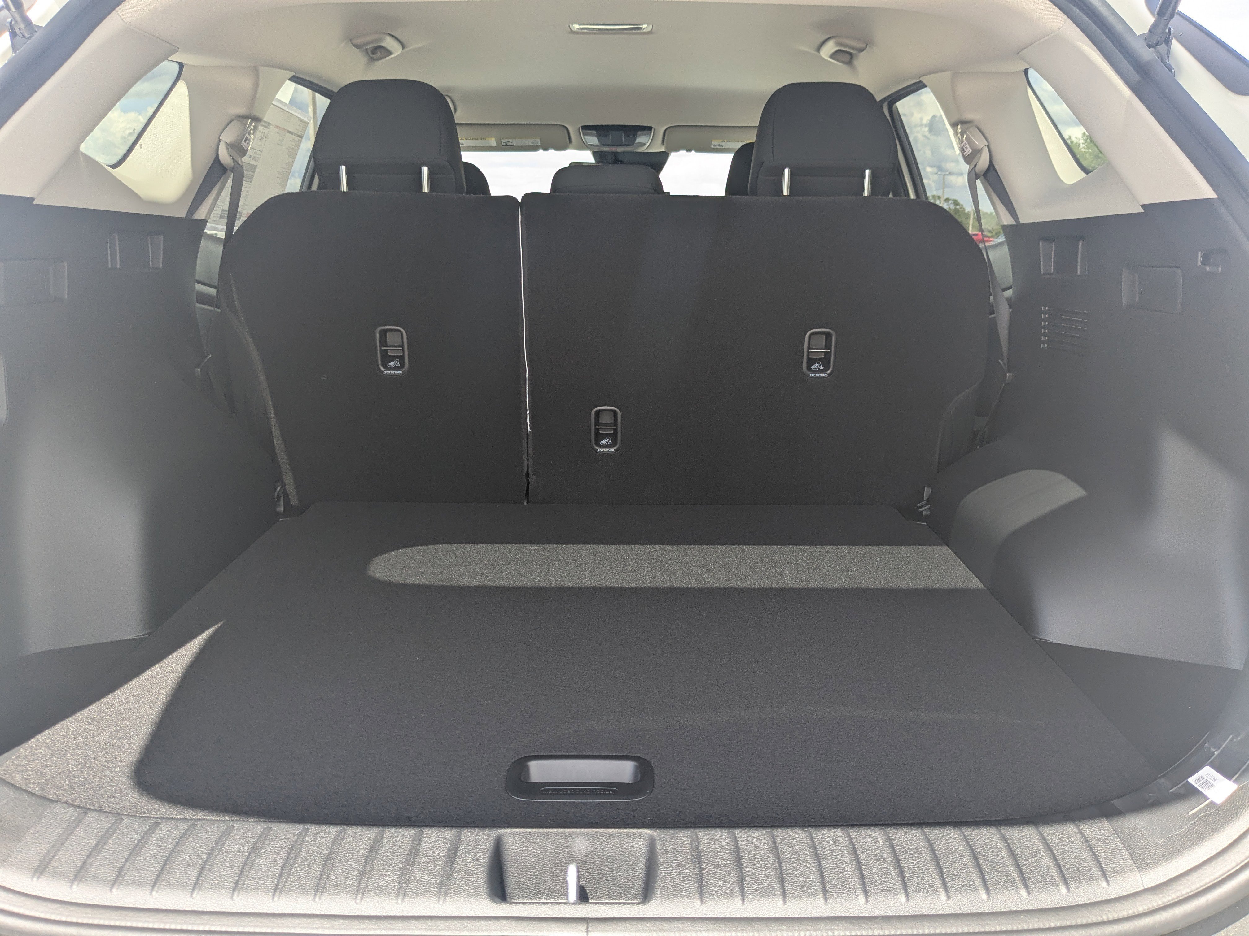 New 2026 Snow White Pearl Kia LX image 14