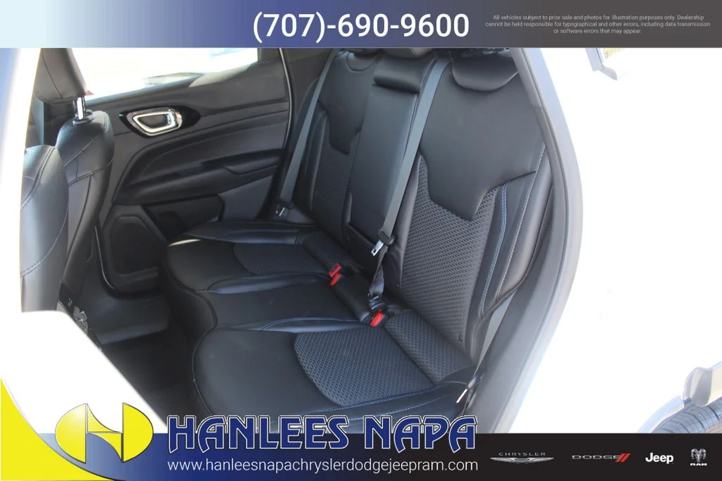 Used 2026 White Jeep Latitude image 13