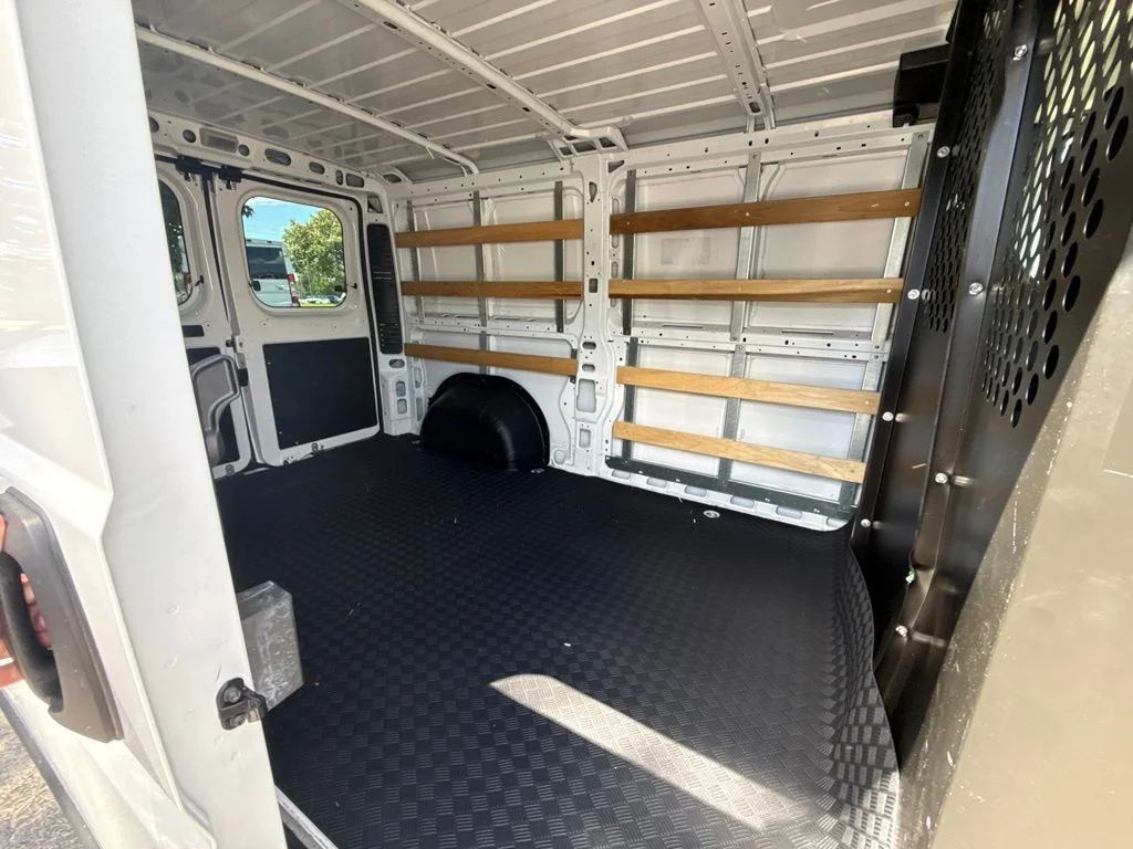 Used 2025 White Ram Base image 10