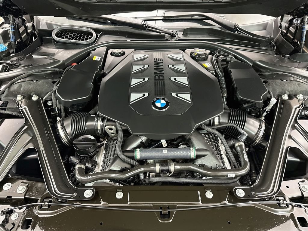 Used 2025 Black BMW 760i xDrive image 32