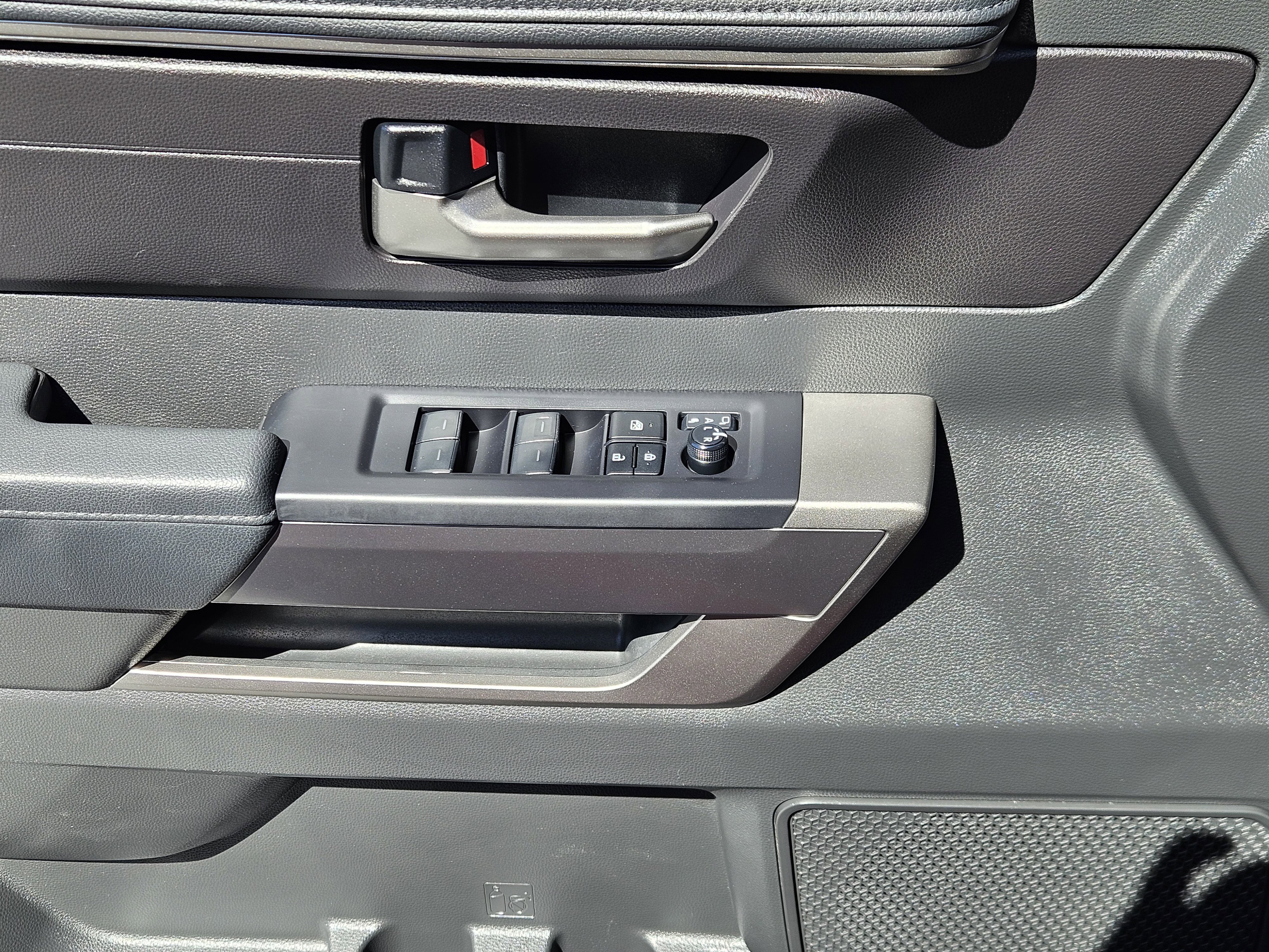2025 Toyota Sequoia SR5 - Photo 24