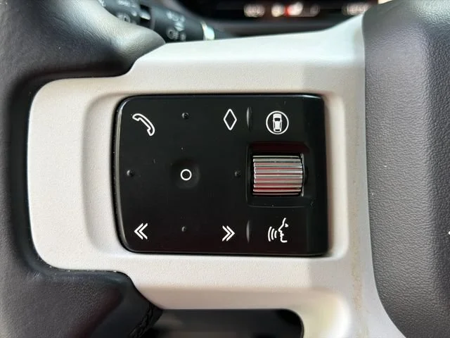 Used 2025 White Land Rover 130 P300 S image 25