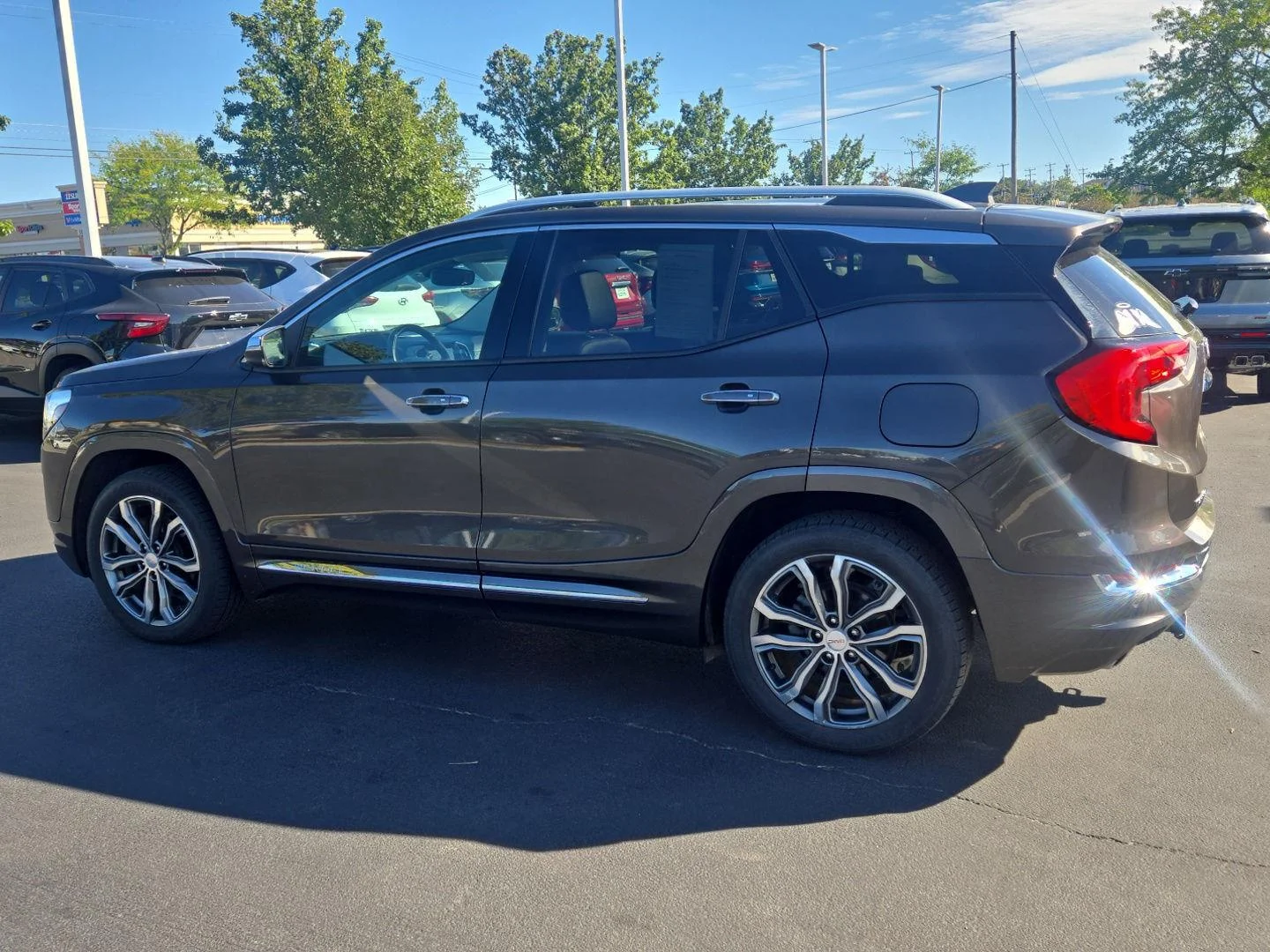 Used 2019 SMOKEY QUARTZ METALLIC GMC Denali image 3
