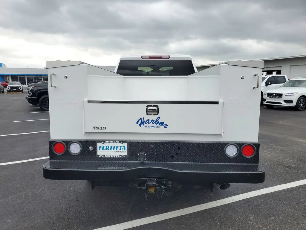 New 2026 Summit White Chevrolet WT image 19