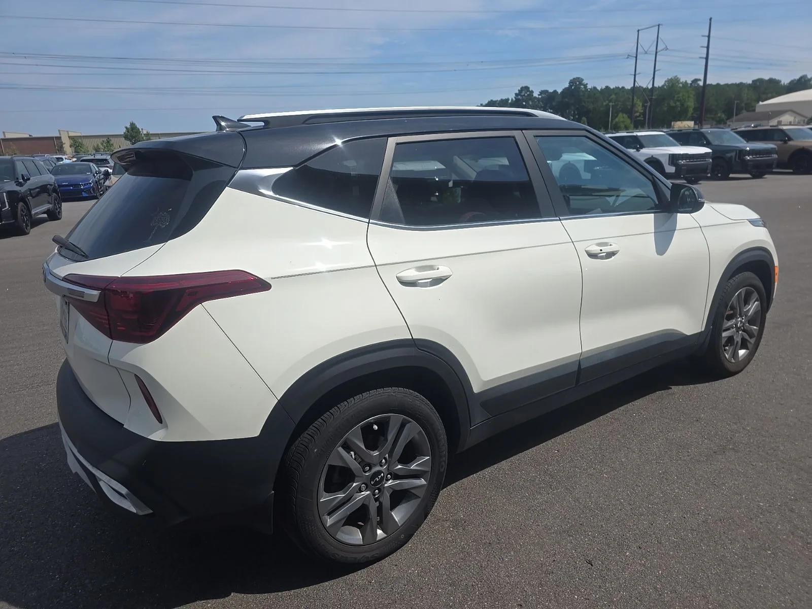 Certified Used 2023 Clear White/Black Roof Kia S image 5