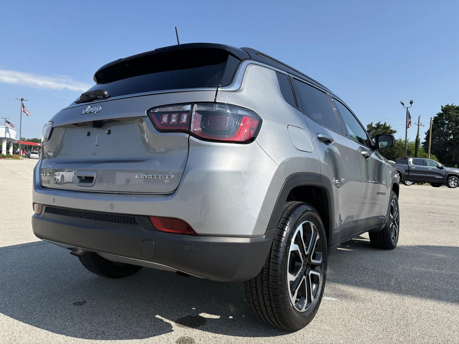 Used 2024 Silver Zynith Metallic Clearcoat Jeep Limited image 23