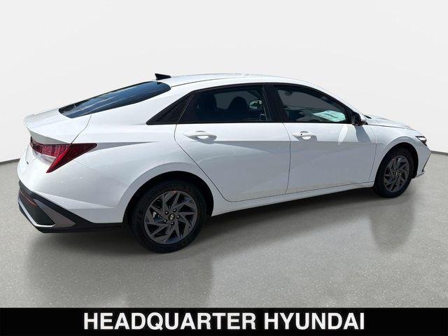 New 2026 White Hyundai Blue image 2