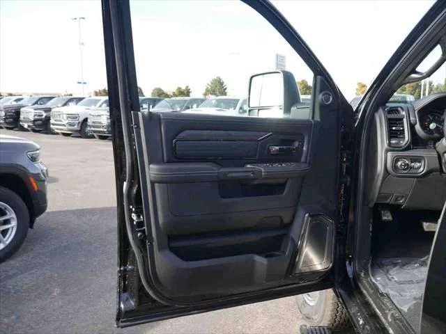 2026 RAM 3500 Limited - Photo 37